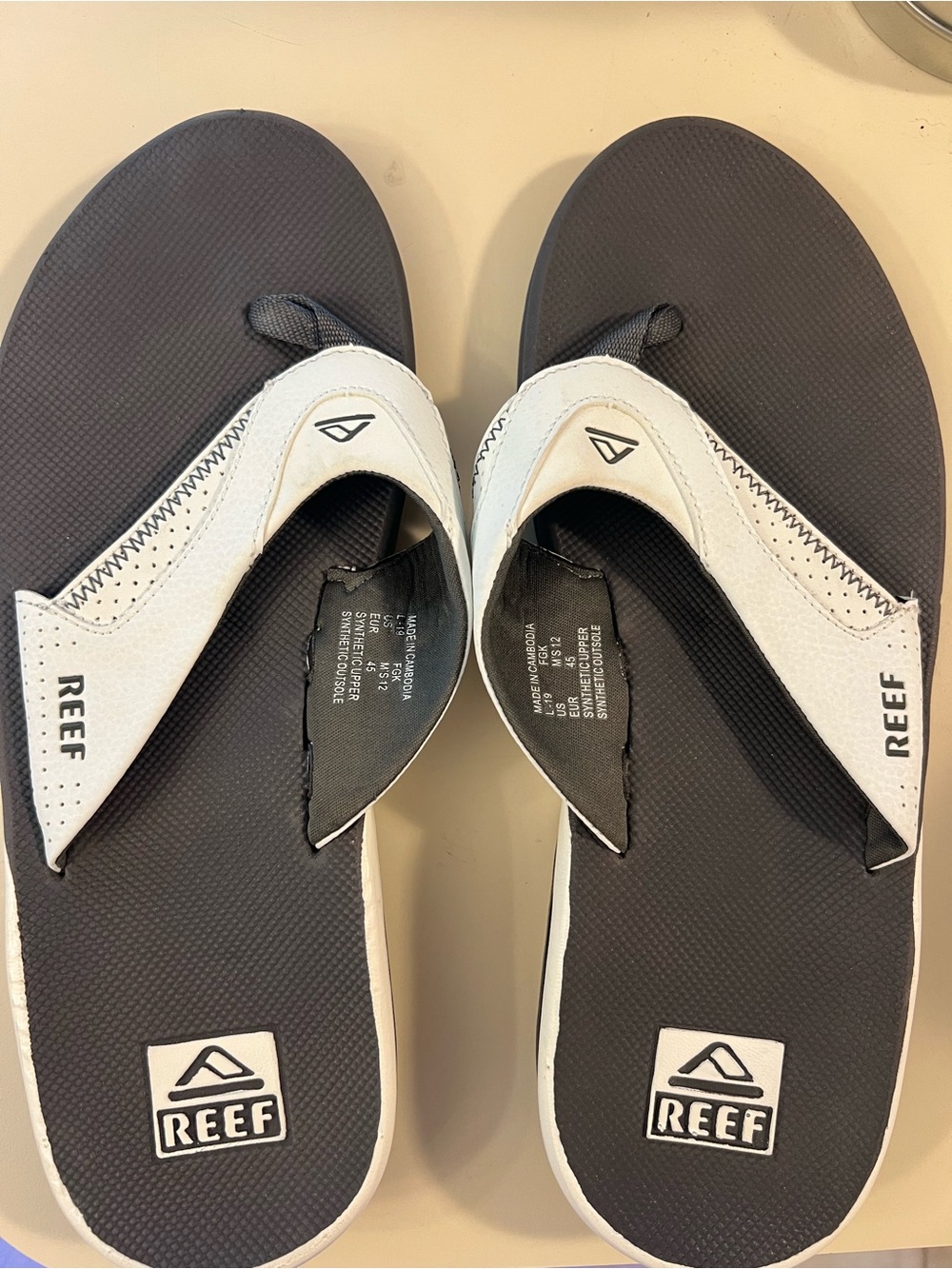 Reef Fanning sandals in black & white build bottle
Opener NWOT Sz 12 Men’s